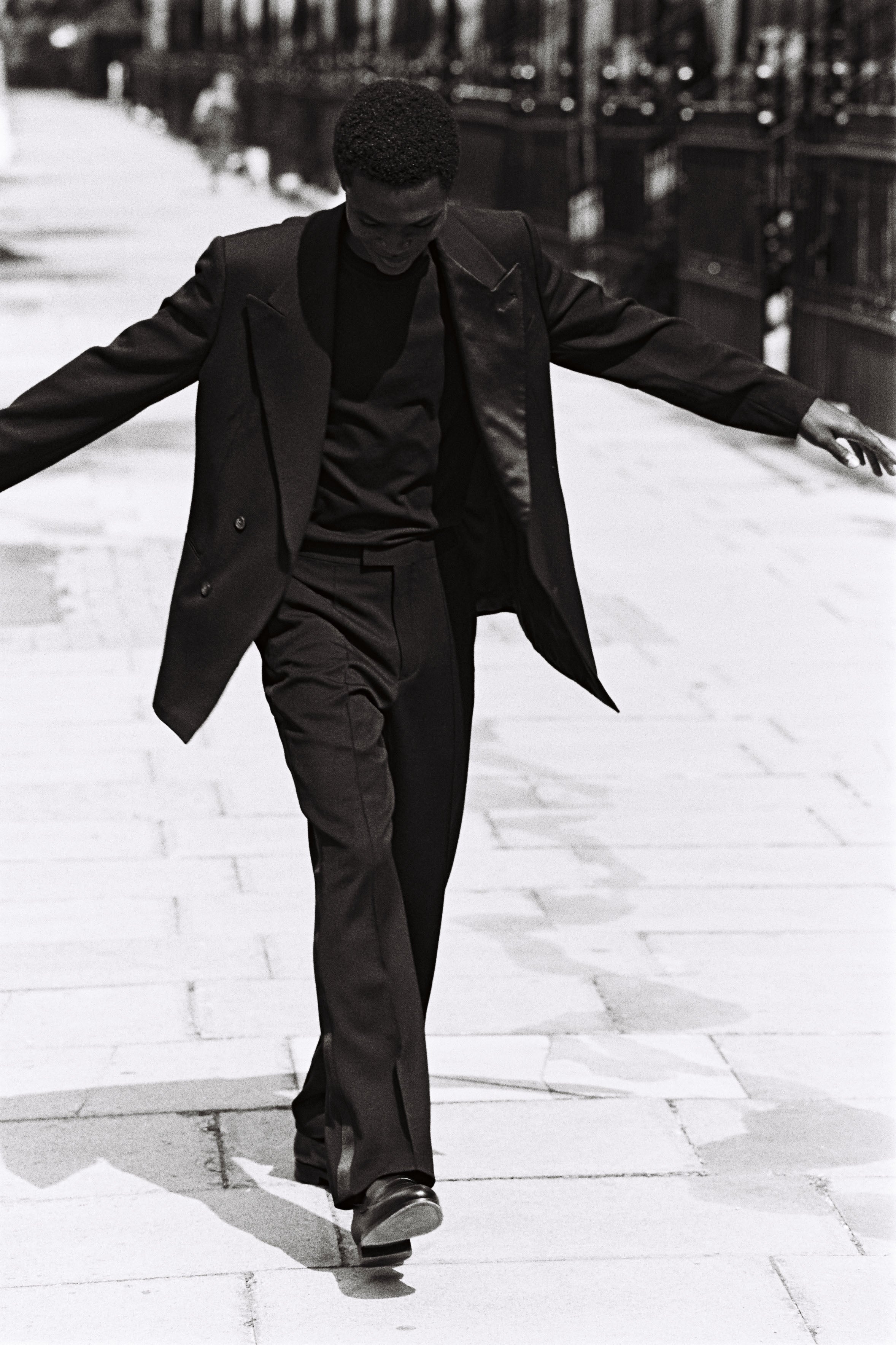 Model wear Casely-Hayford Hector Tuxedo in black. 