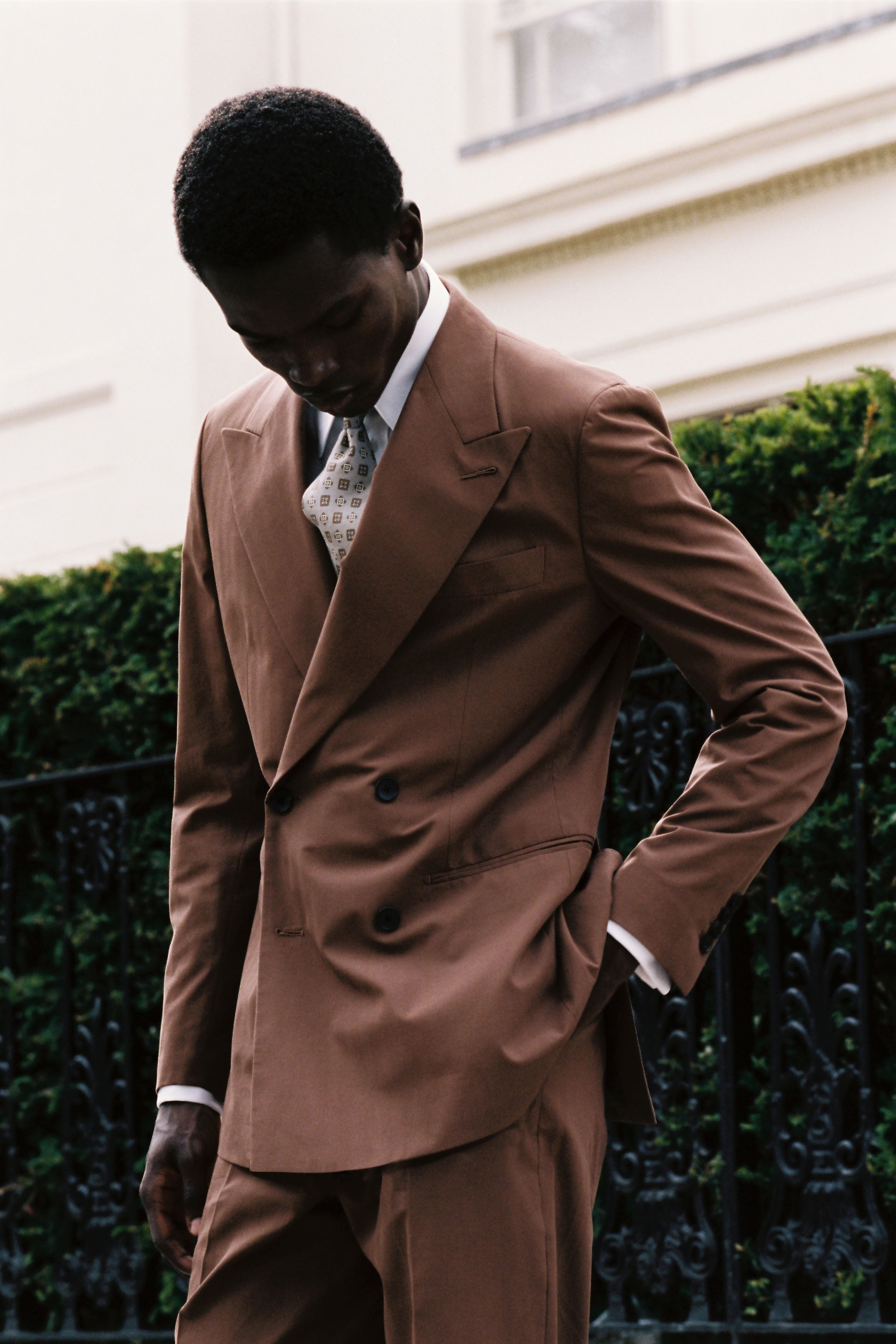 Model wear Casely-Hayford ready to wear Isaac suit in Tobacco.  