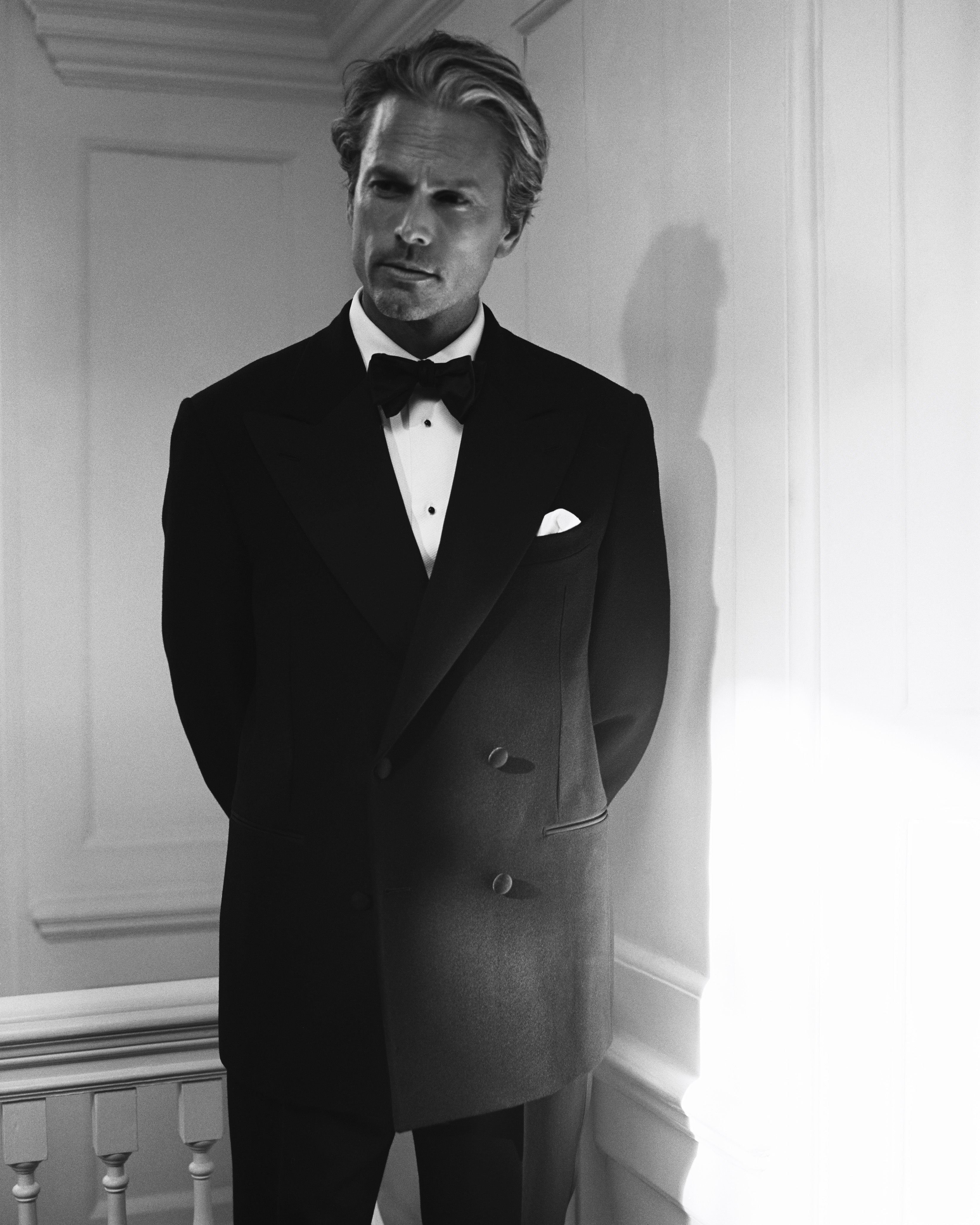 Model wear Casely-Hayford dinner suit in black. 